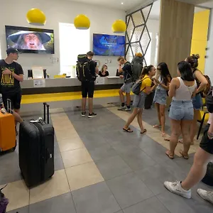  Hostal The Hive Party